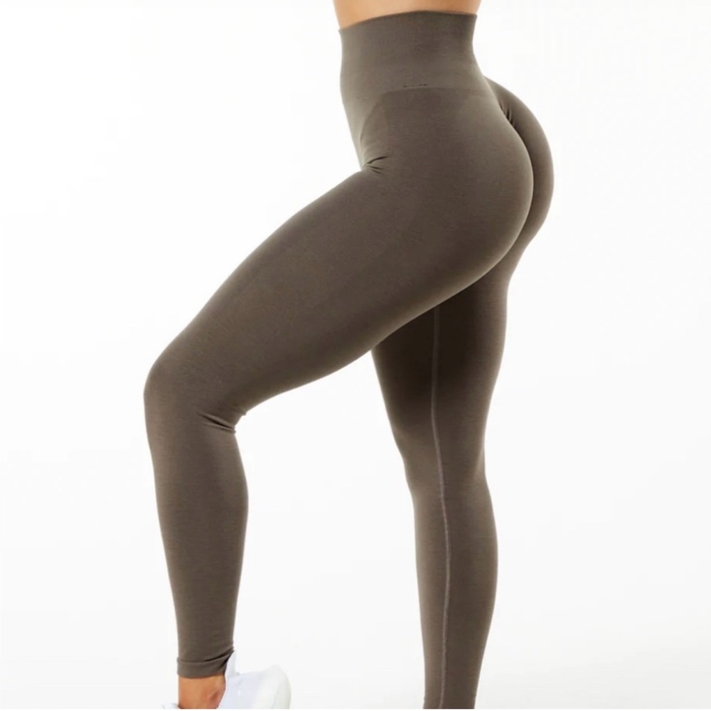 Alphalete Amplify Seamless High-Waisted Leggings